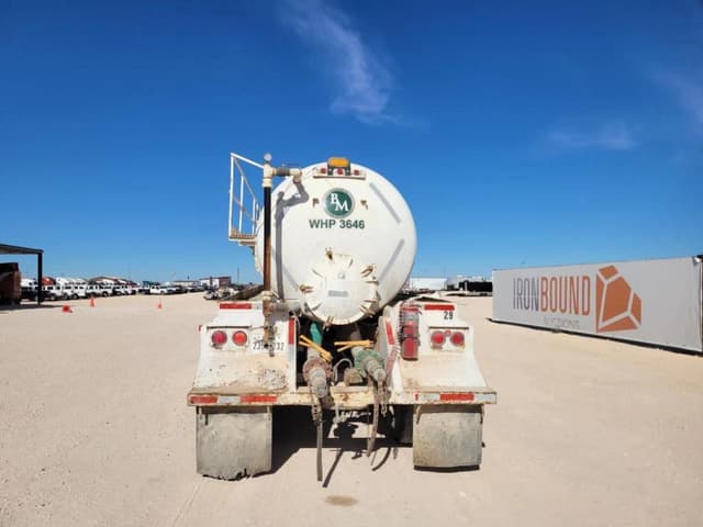 Image of Freightliner Cascadia equipment image 4