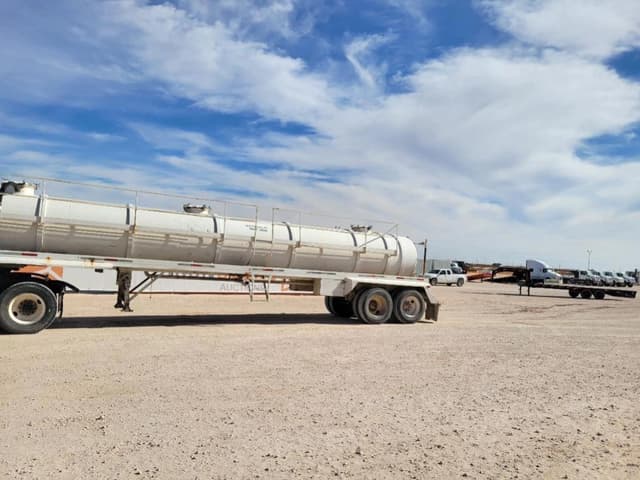 Image of Freightliner Cascadia equipment image 2