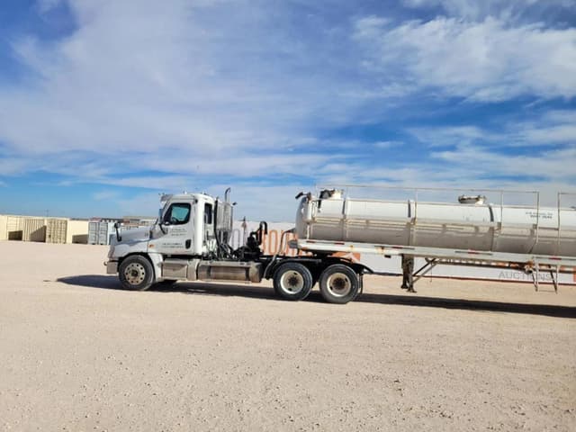 Image of Freightliner Cascadia equipment image 1