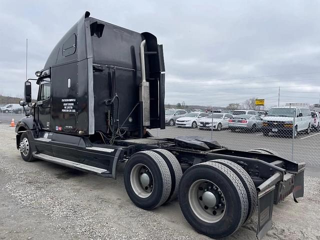 Image of Freightliner Columbia 120 equipment image 2