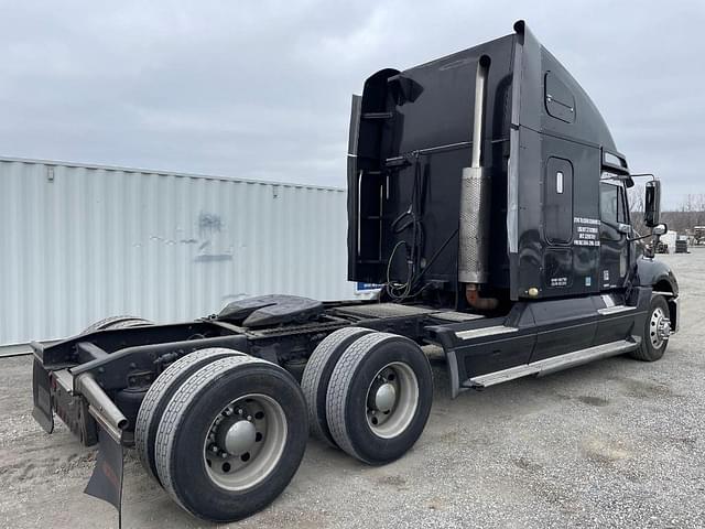 Image of Freightliner Columbia 120 equipment image 1