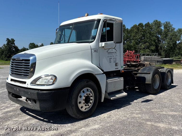 2011 Freightliner Columbia Equipment Image0
