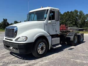 2011 Freightliner Columbia Image