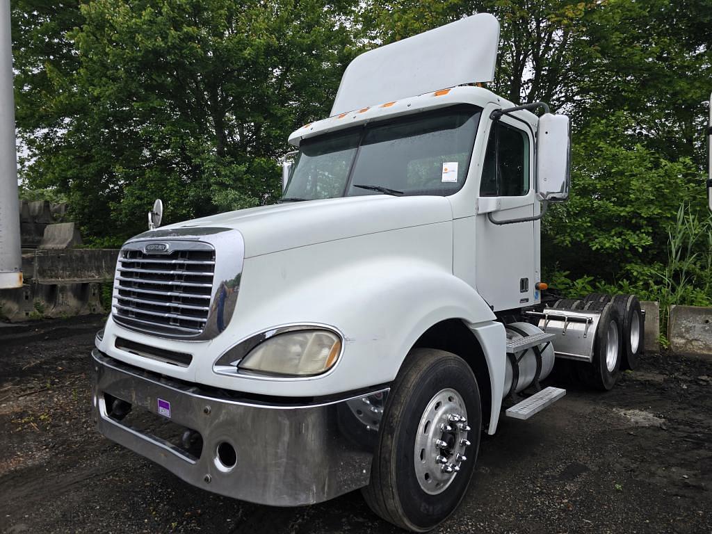 Image of Freightliner Columbia Primary image