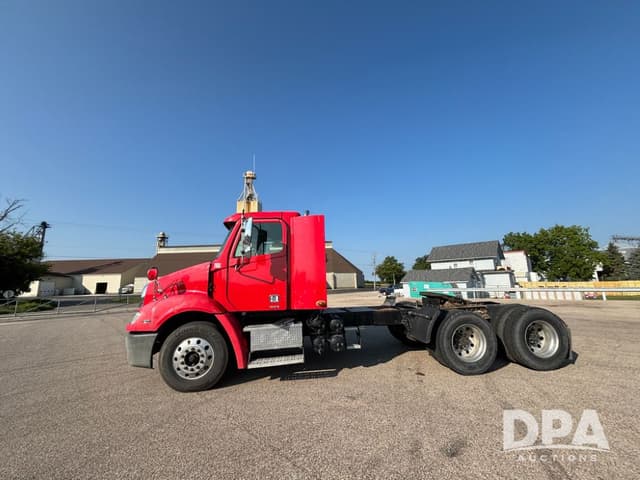 Image of Freightliner Columbia equipment image 3