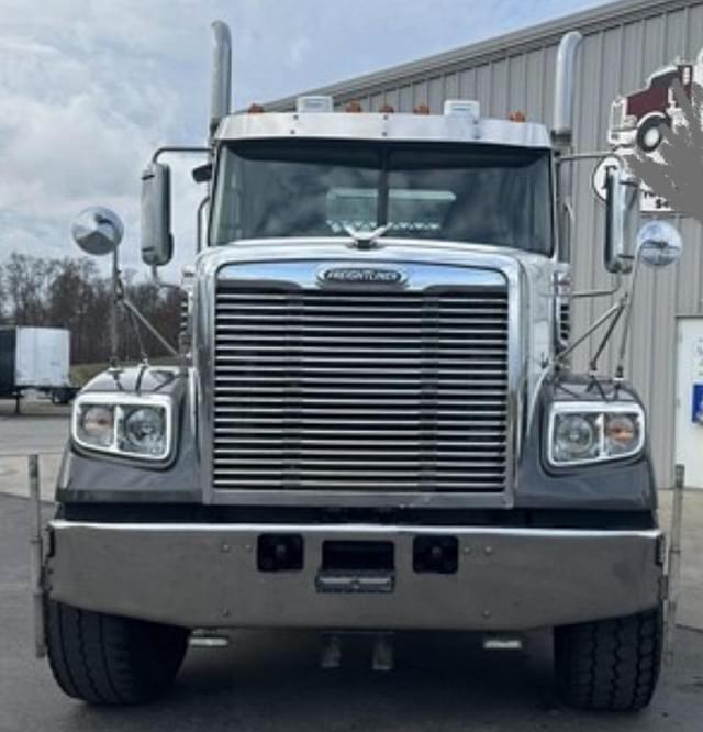 Image of Freightliner SD122 equipment image 1