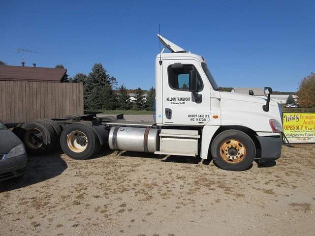 Image of Freightliner Coronado equipment image 2