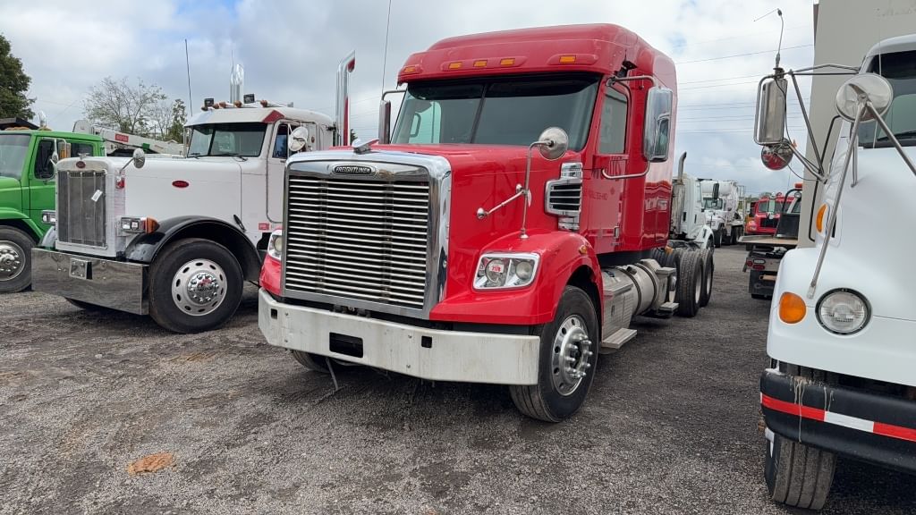 2011 Freightliner Coronado Equipment Image0