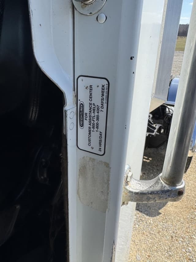 Image of Freightliner FLD equipment image 3