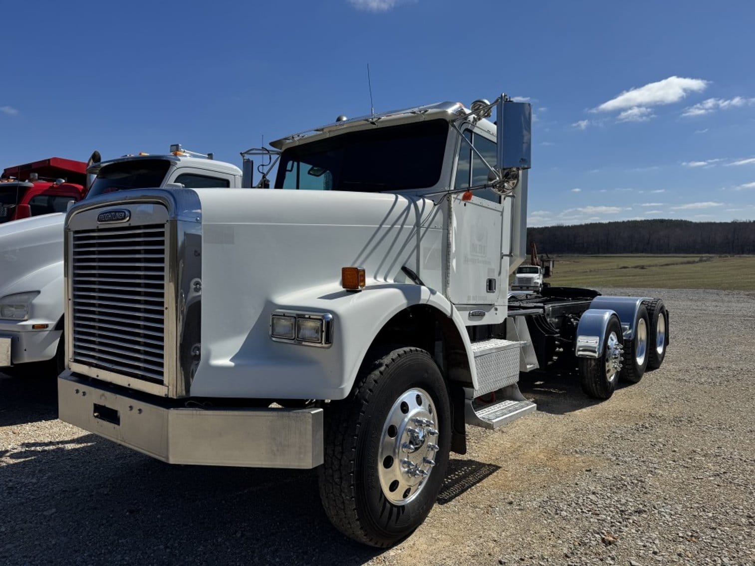 2011 Freightliner FLD Equipment Image0