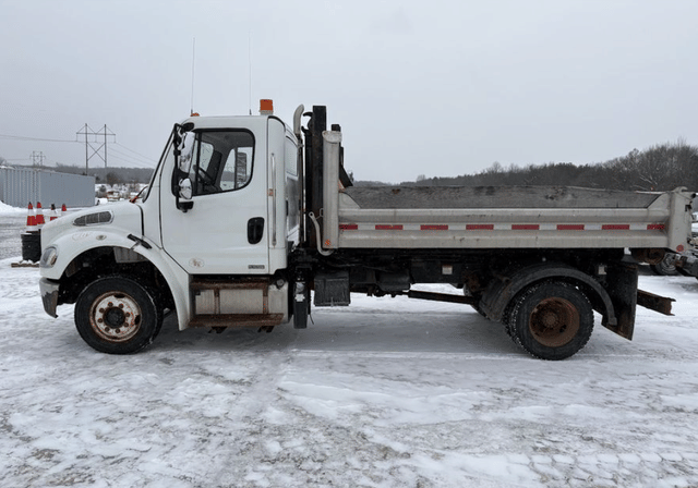 Image of Freightliner M2 106 equipment image 1