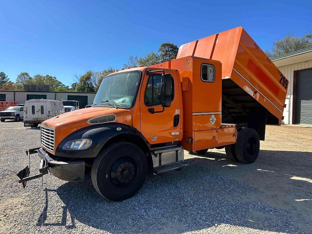 Image of Freightliner M2 106 Primary image