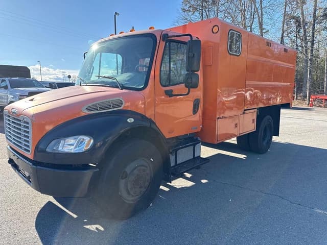 Image of Freightliner M2 106 equipment image 2