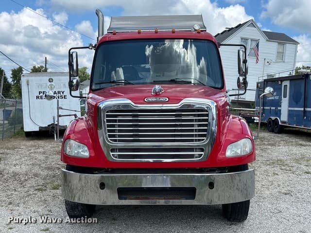 Image of Freightliner M2 112 equipment image 1