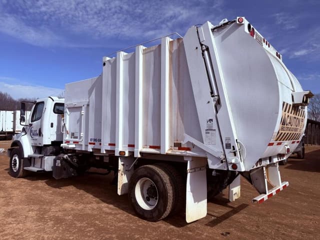 Image of Freightliner M2 equipment image 2