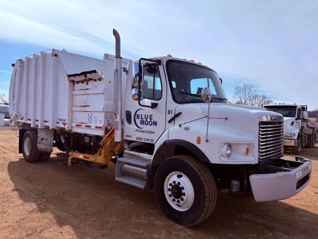 Image of Freightliner M2 equipment image 4