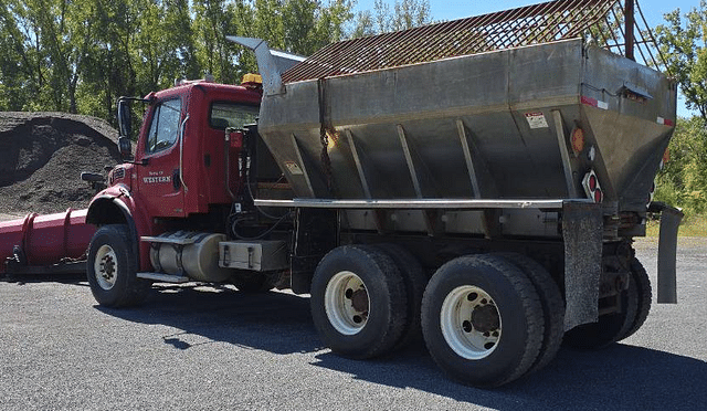 Image of Freightliner M2 equipment image 2