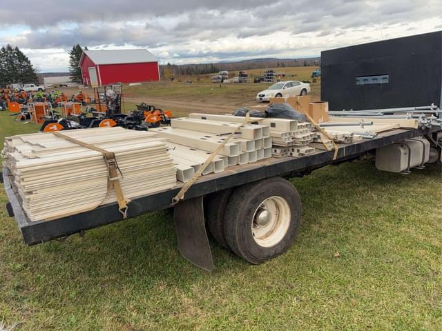 Image of Freightliner M2 equipment image 2