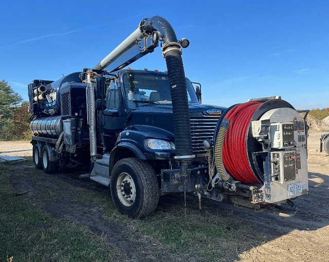 Image of Freightliner M2 equipment image 4