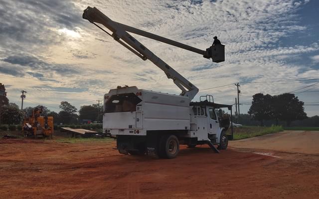 Image of Freightliner M2 equipment image 2