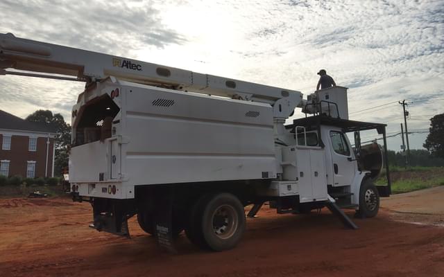 Image of Freightliner M2 equipment image 4