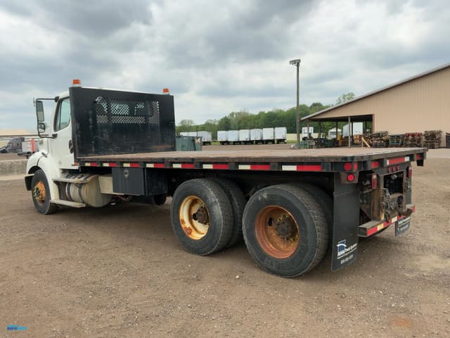 Image of Freightliner M2 equipment image 3
