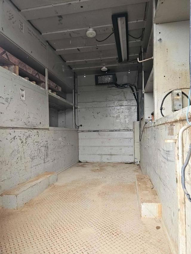 Image of Freightliner M2 equipment image 3