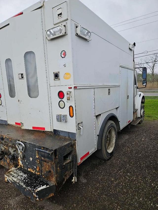 Image of Freightliner M2 equipment image 4