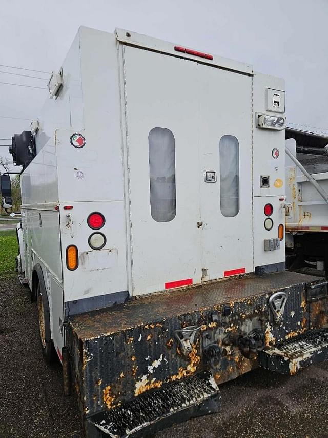 Image of Freightliner M2 equipment image 2
