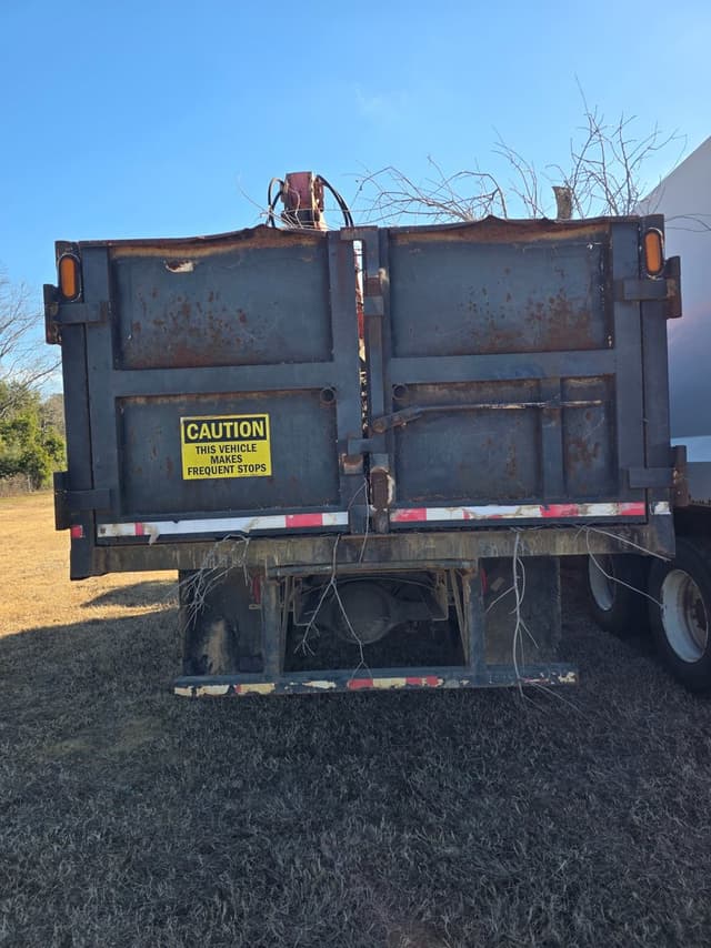 Image of Freightliner M2 equipment image 3