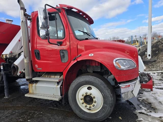 Image of Freightliner M2 equipment image 3