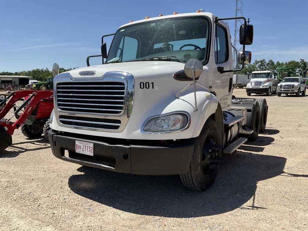 Image of Freightliner M2 Primary image
