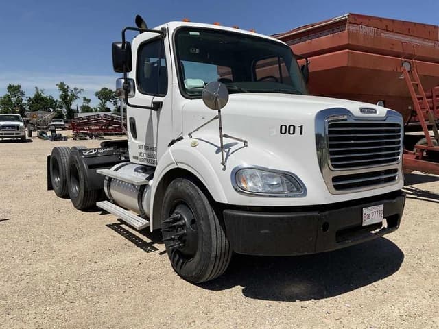 Image of Freightliner M2 equipment image 2