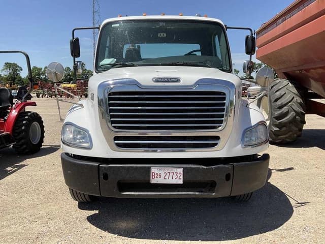 Image of Freightliner M2 equipment image 1