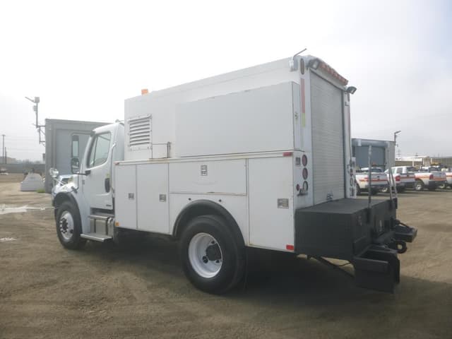 Image of Freightliner M2 equipment image 3