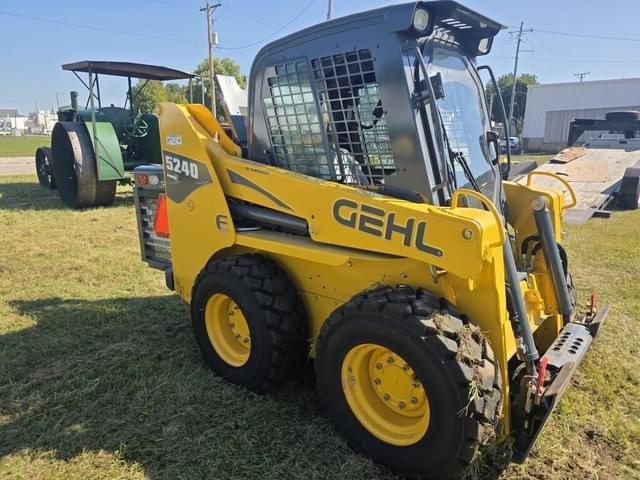 Image of Gehl 5240 equipment image 1