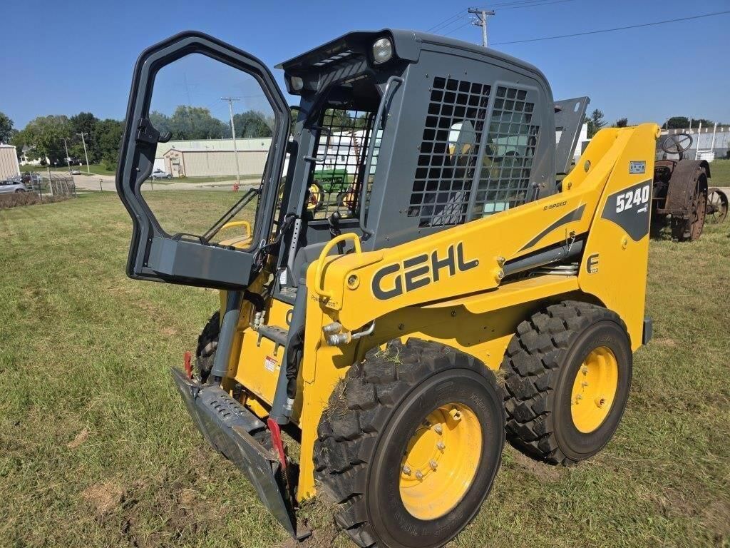 2011 Gehl 5240 Equipment Image0