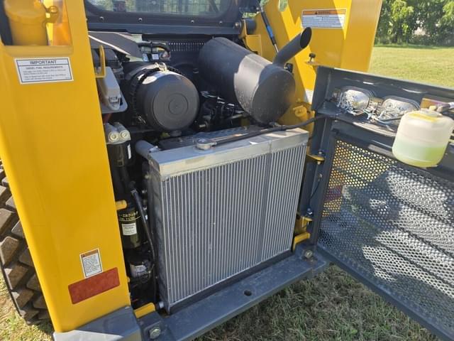 Image of Gehl 5240 equipment image 4