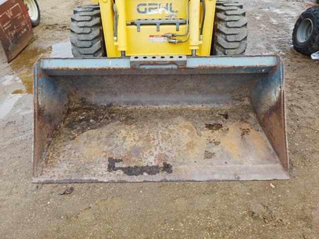 Image of Gehl 5640 equipment image 4