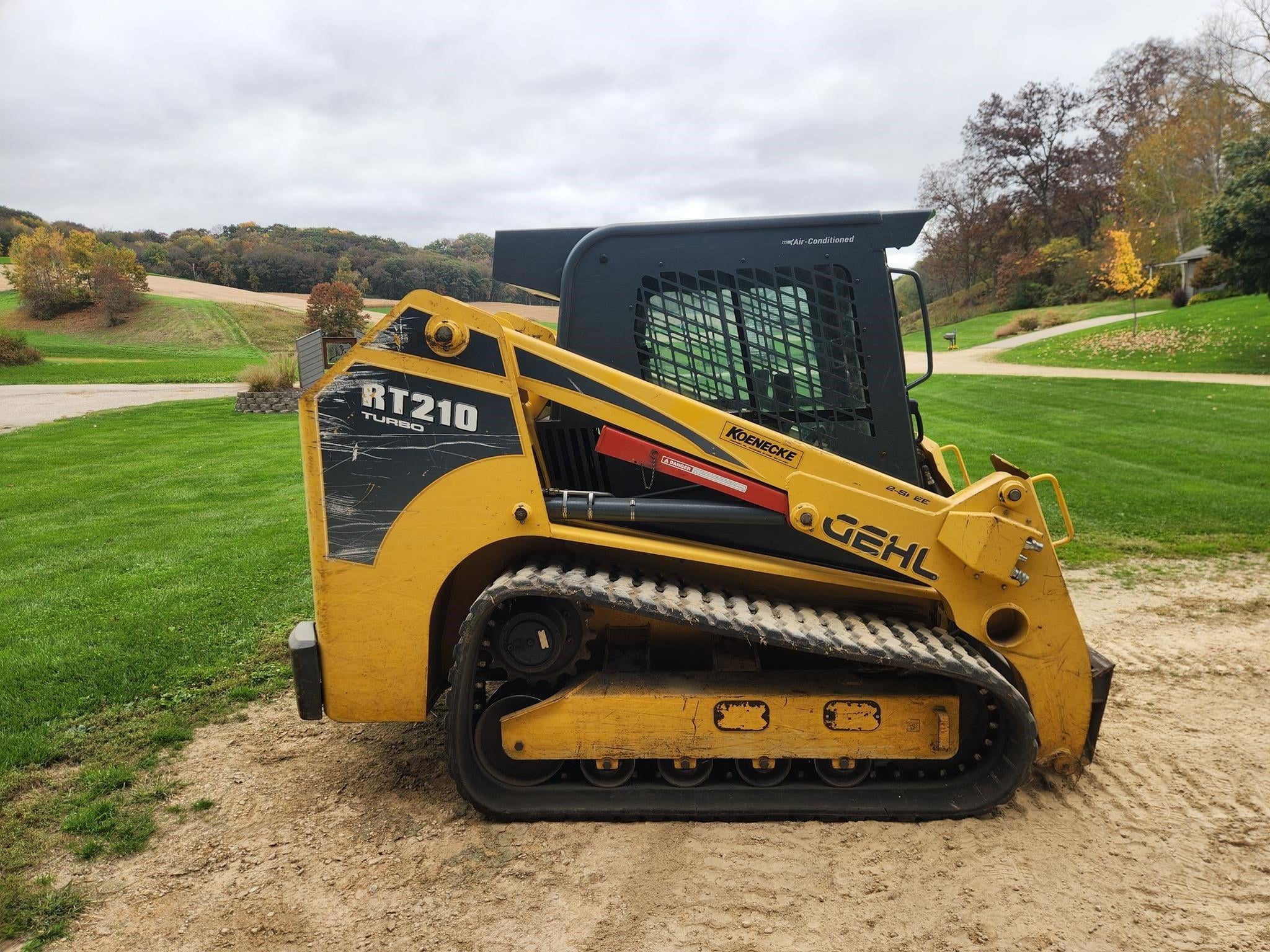 2011 Gehl RT210 Equipment Image0