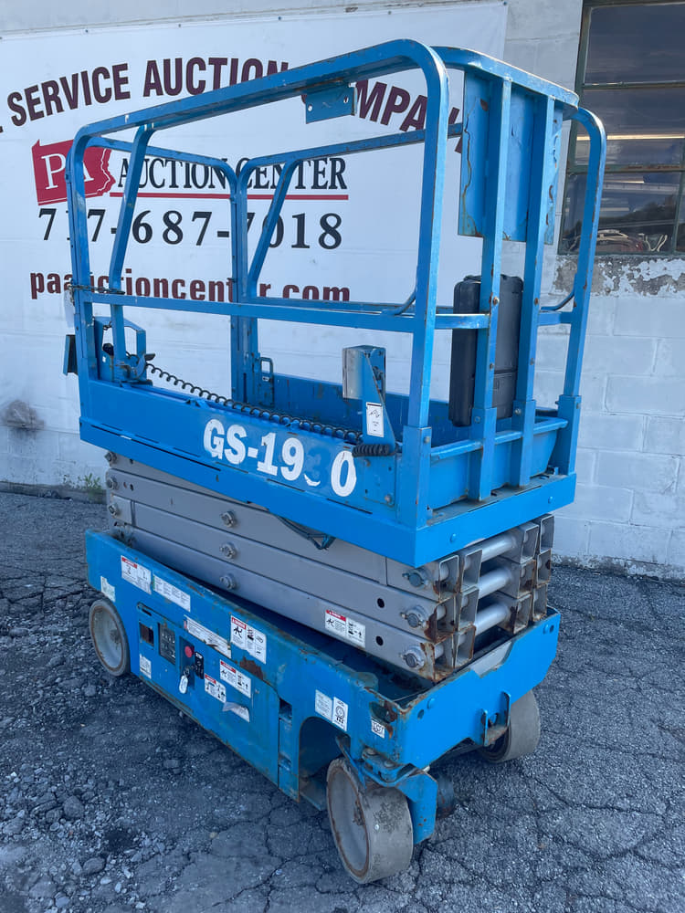 SOLD 2011 Genie GS1930 Construction Aerial Lifts Tractor Zoom