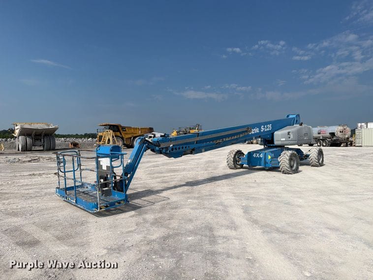 2011 Genie S-125 Equipment Image0