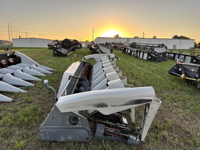 Image of Gleaner 3000 equipment image 3