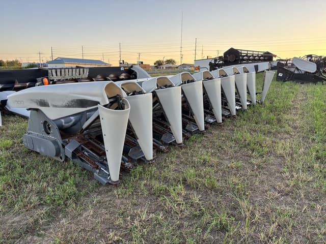 Image of Gleaner 3000 equipment image 1