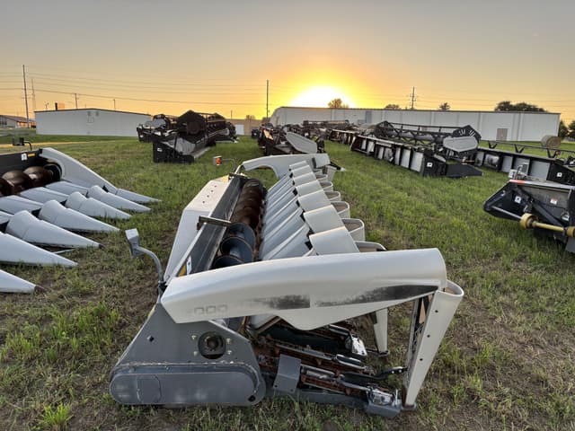 Image of Gleaner 3000 equipment image 3