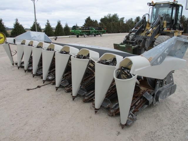 2011 Gleaner 3000 Equipment Image0