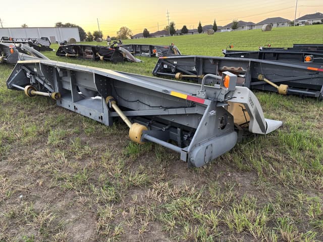 Image of Gleaner 3000 equipment image 4