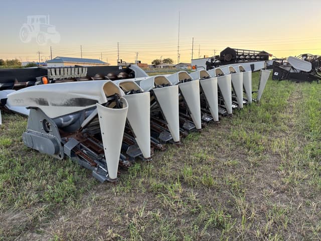 Image of Gleaner 3000 equipment image 1