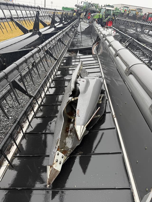 Image of Gleaner 9250 equipment image 3