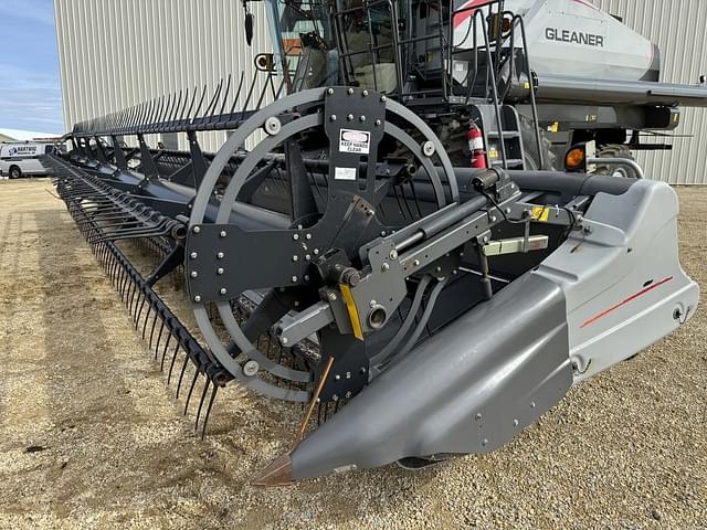 Image of Gleaner 9250 equipment image 1